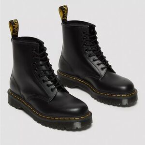 1460 Smooth Leather Lace Up Boot | Dr. Martens